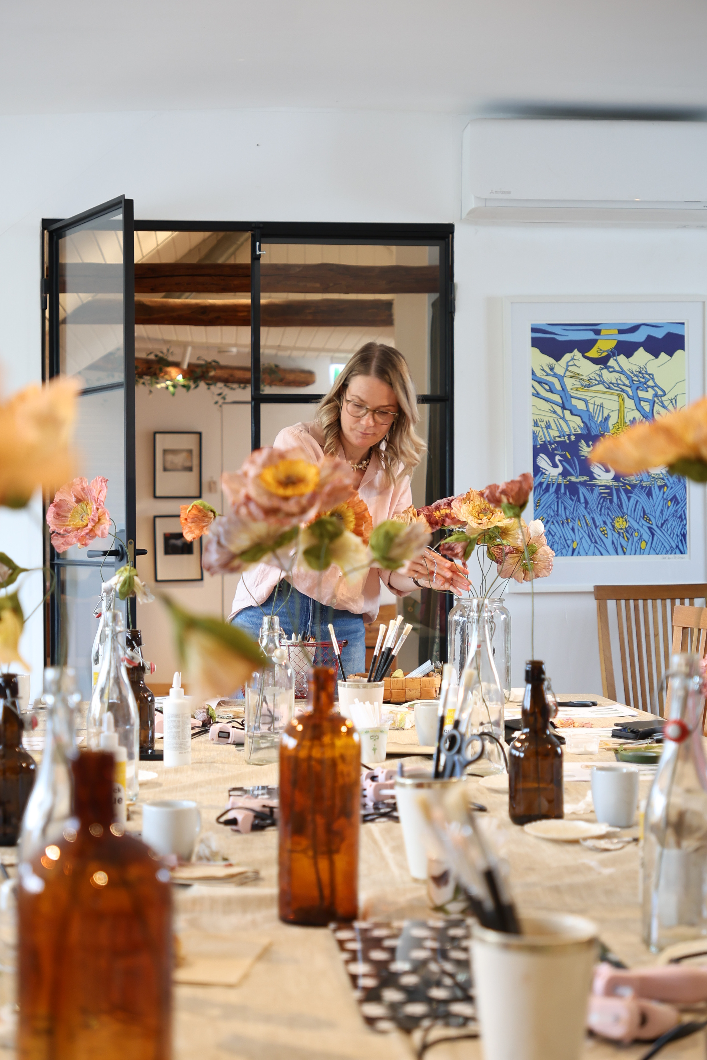 Workshop i pappersblommor på lanthandeln i Torna Hällestad
